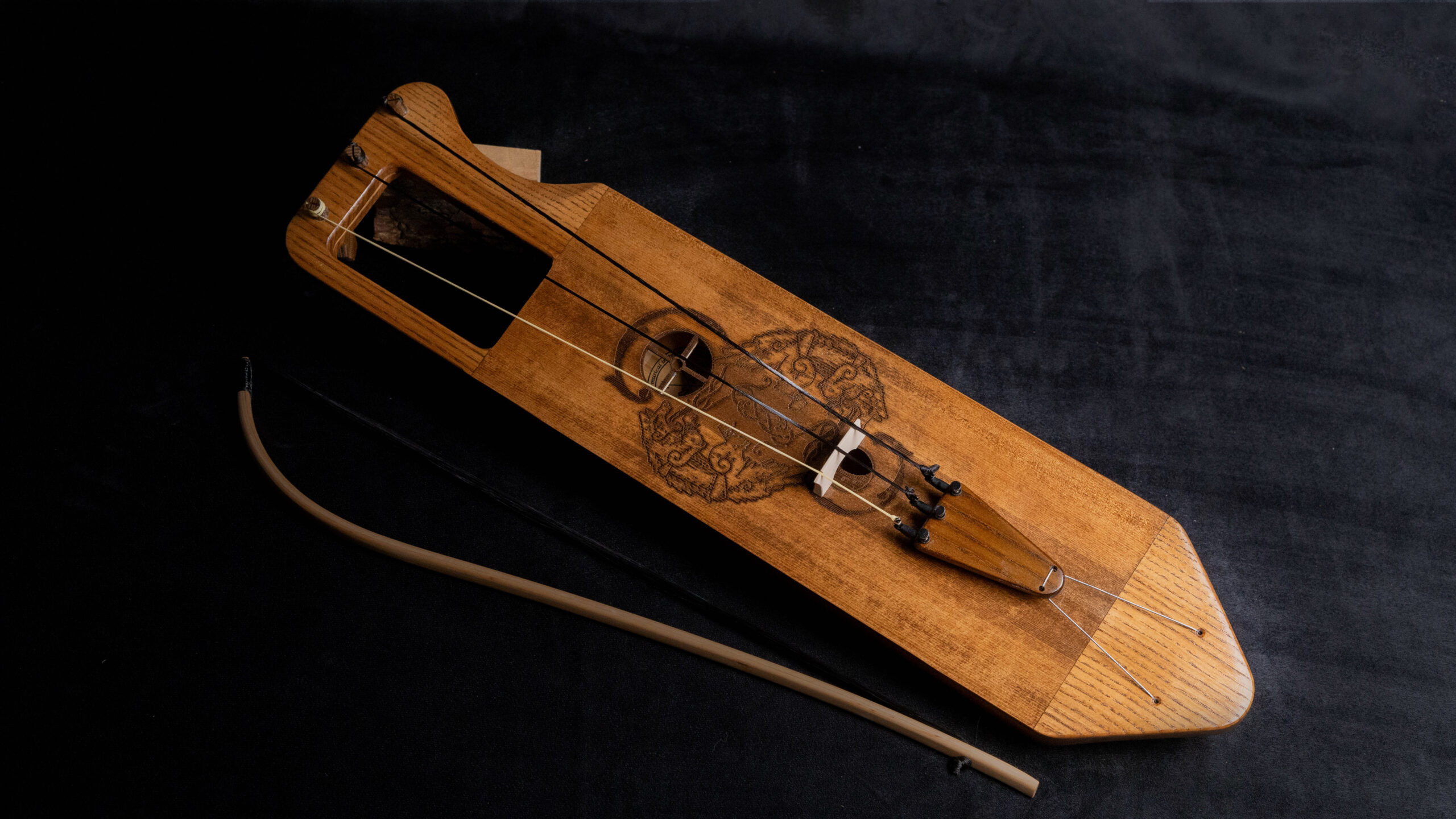 Jouhikko "Skoll and Hatti"