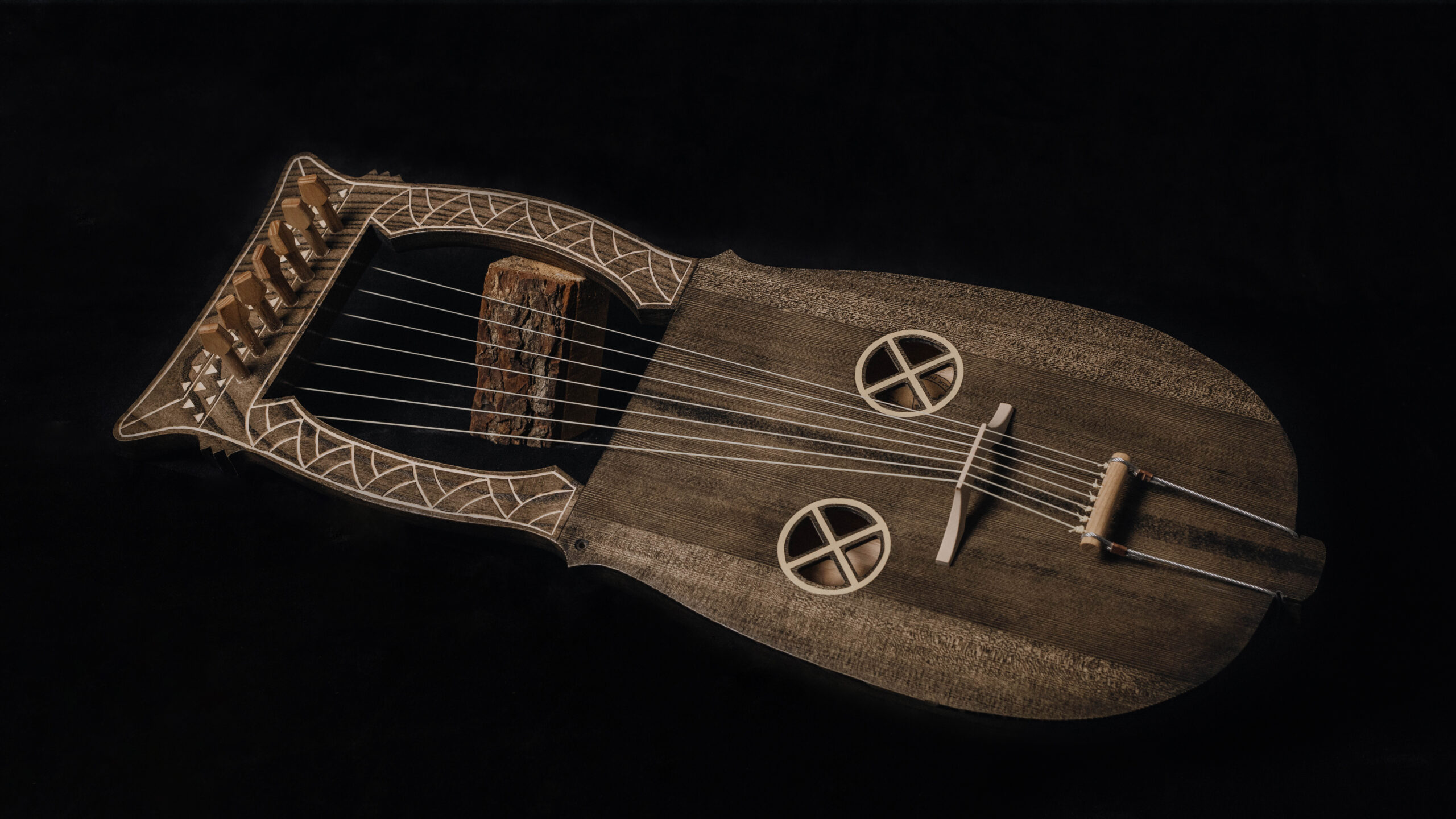 Kravik lyre black