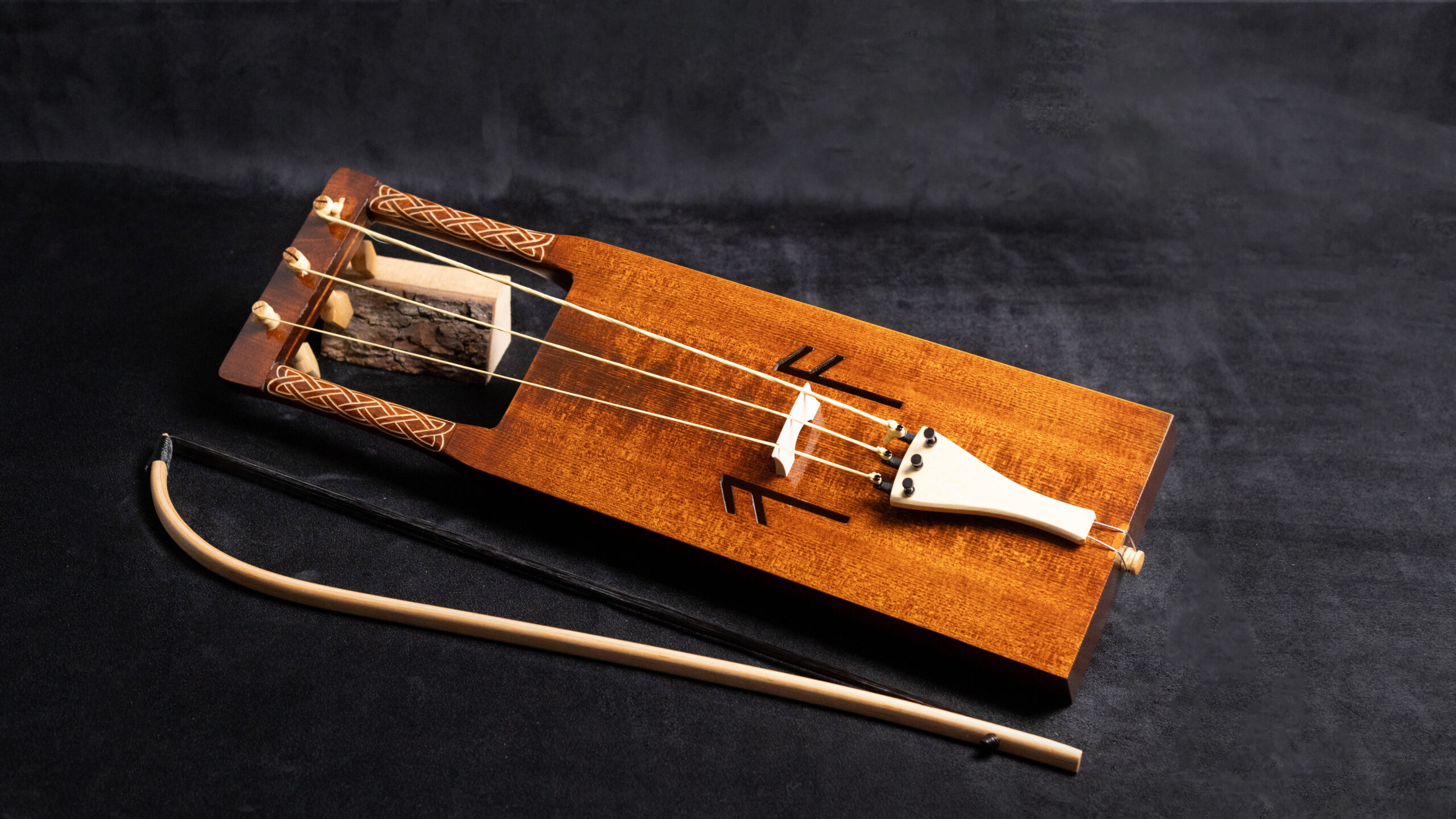 Three strings Tagelharpa/Talharpa bowed lyre