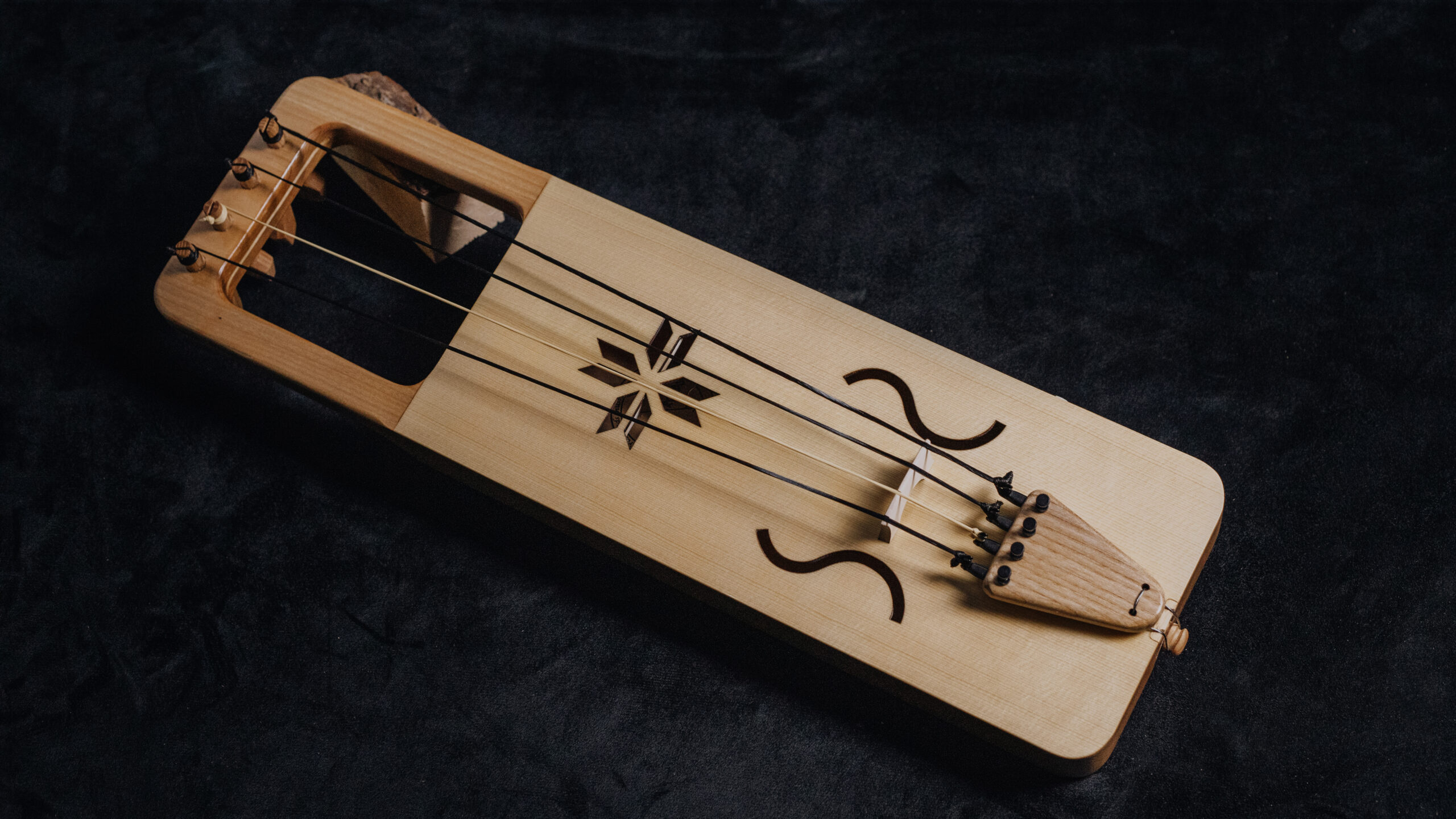 Tagelharpa/Talharpa bowed lyre