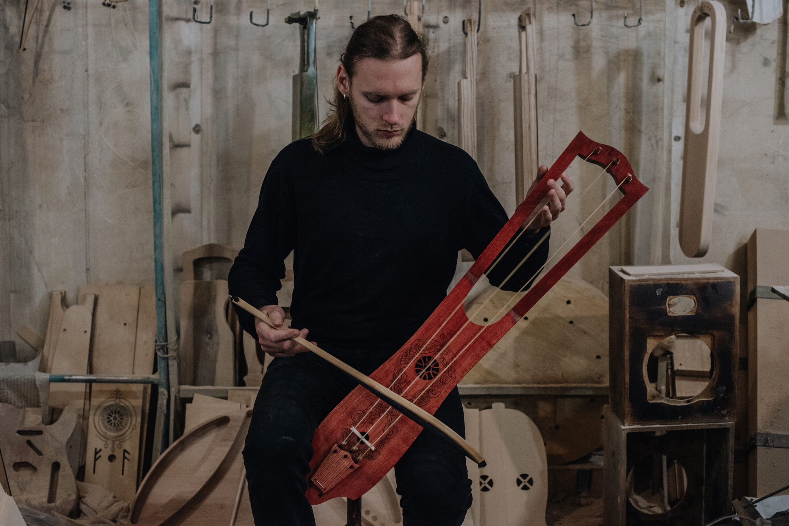 Bass Jouhikko "Ouroboros"