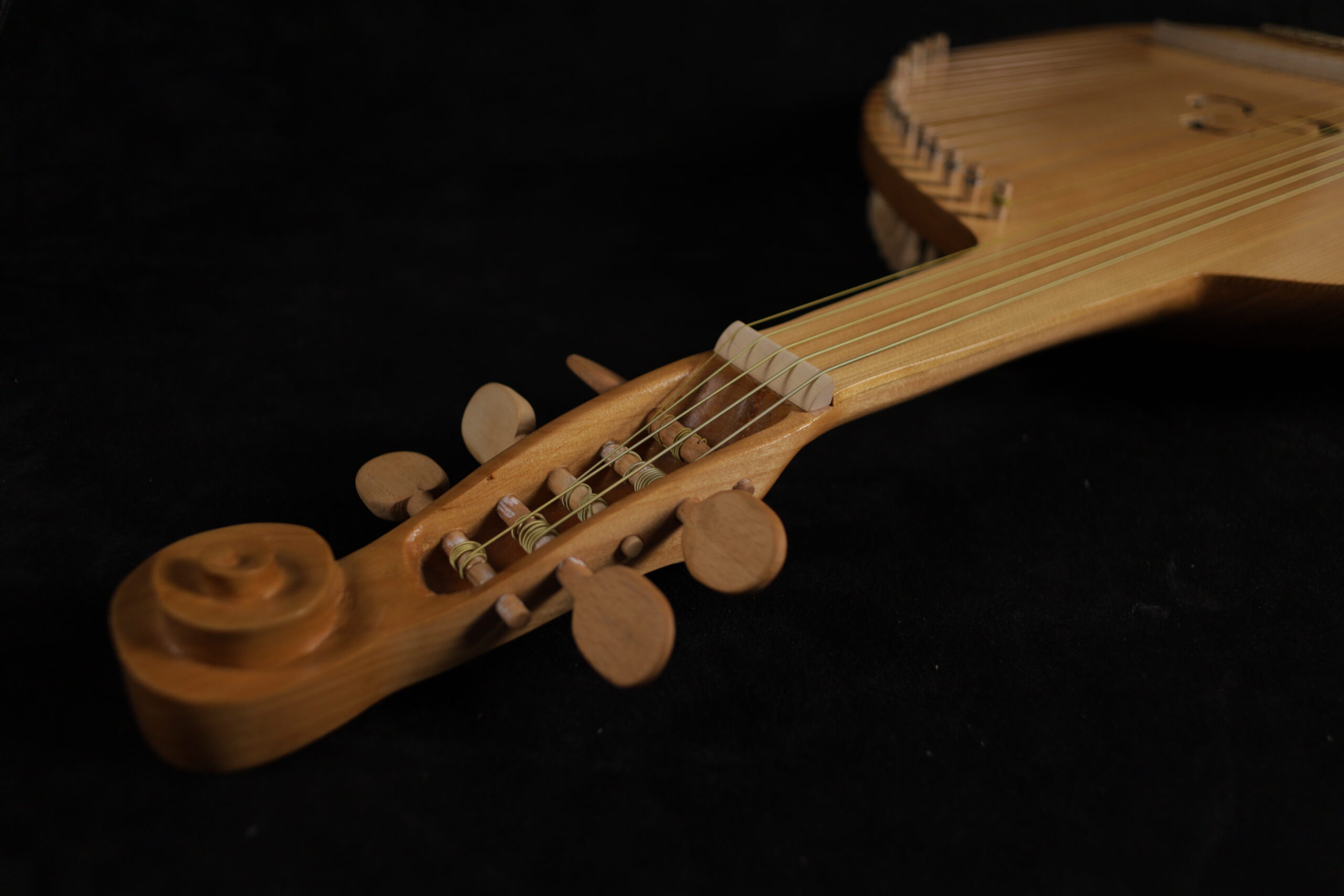 Bandura Ukrainian Traditional Folk Musical Instrument - Image 2