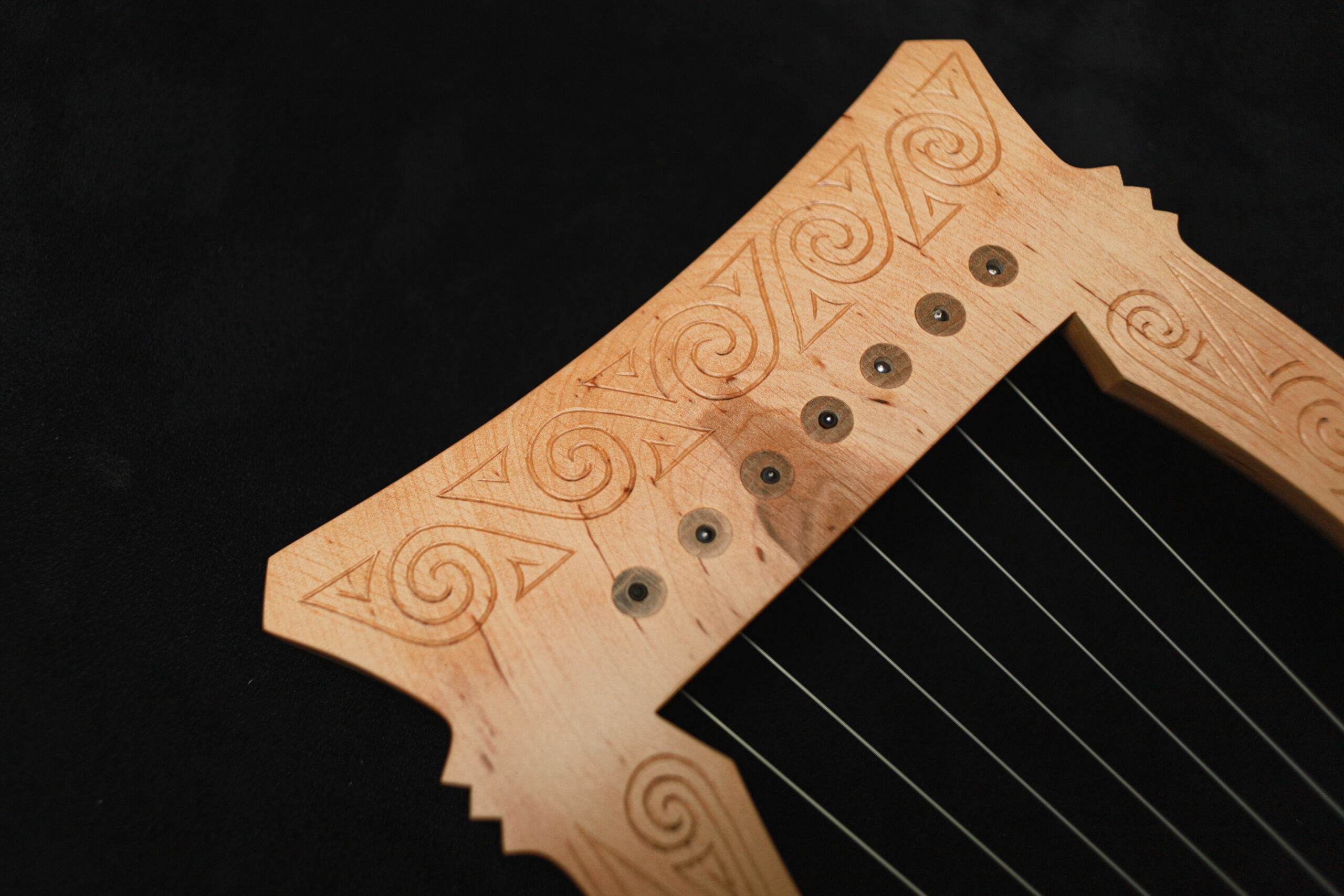 Authentic Kravik Lyre with Metal pegs - Image 3